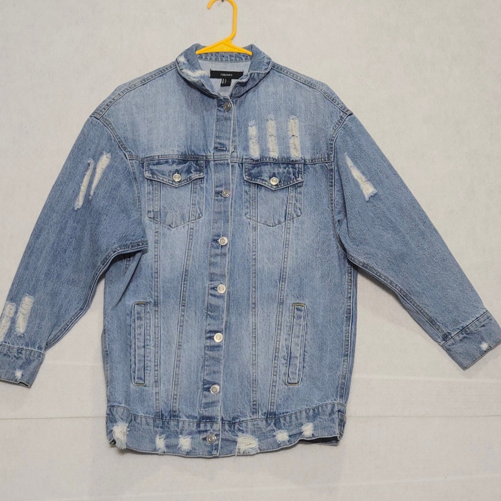 FOREVER‎ 21 Womens Distressed Denim Jacket Light Wash Button Up Oversized Small